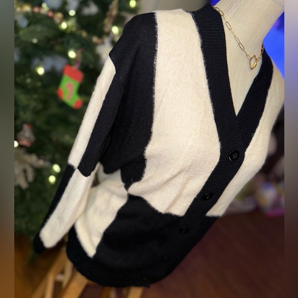 ☃️BOGO50%☃️ 🆕🖤EESOME: Large Checkered Woven Button Front Cardigan SIZE S/M - Picture 11 of 14